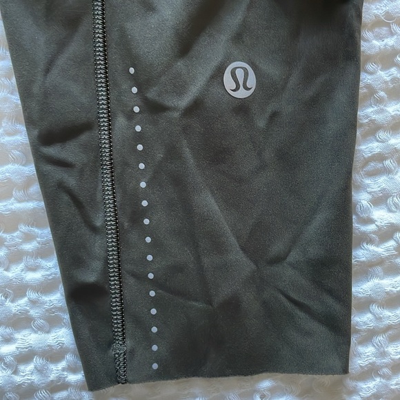 Lululemon crop leggings - Picture 3 of 4